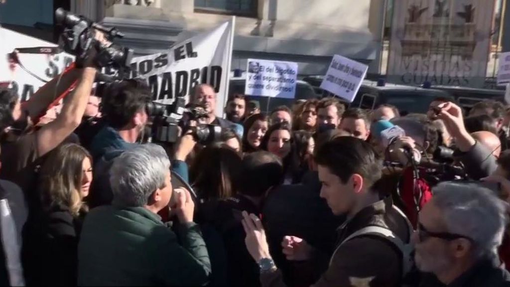 Santiago Abascal y Rocío Monasterio, increpados en las protestas de los agricultores en Madrid