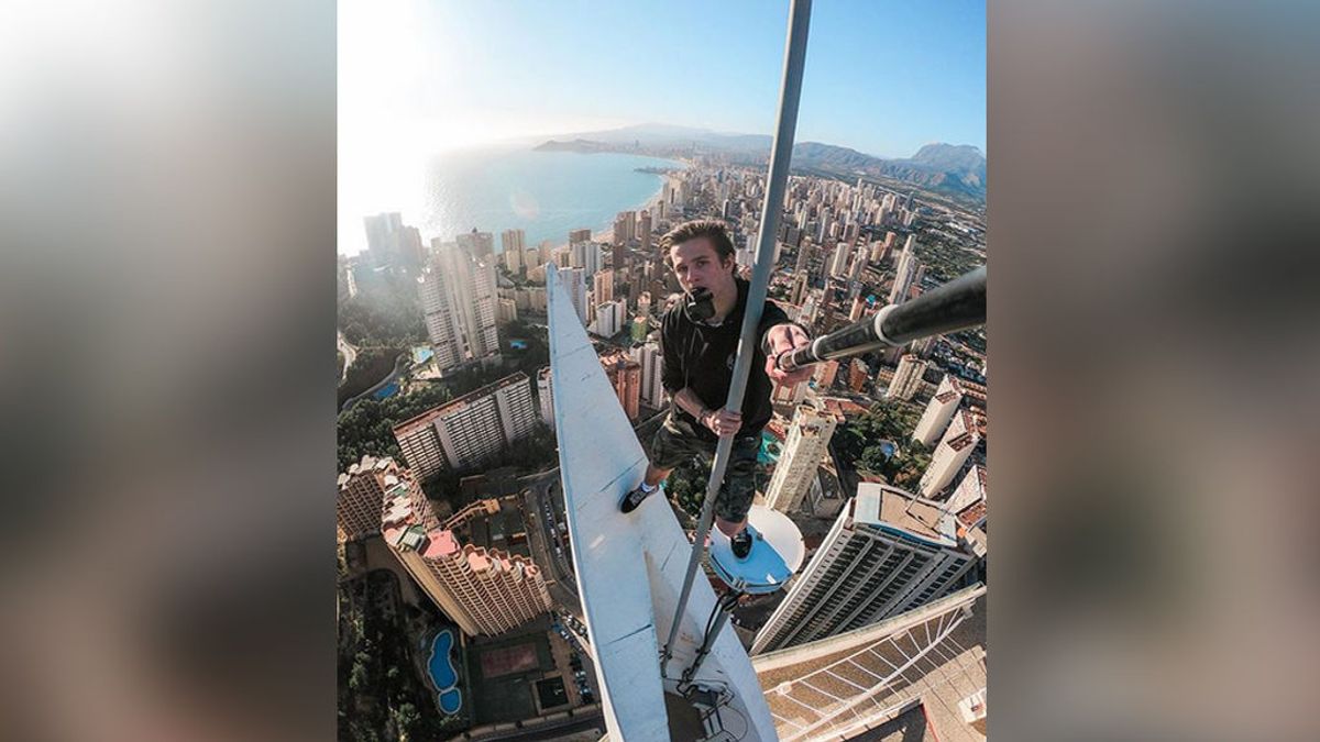 Vuelve a jugarse la vida en Benidorm el instagramer que escaló un edificio de 11 plantas para hacerse un selfi