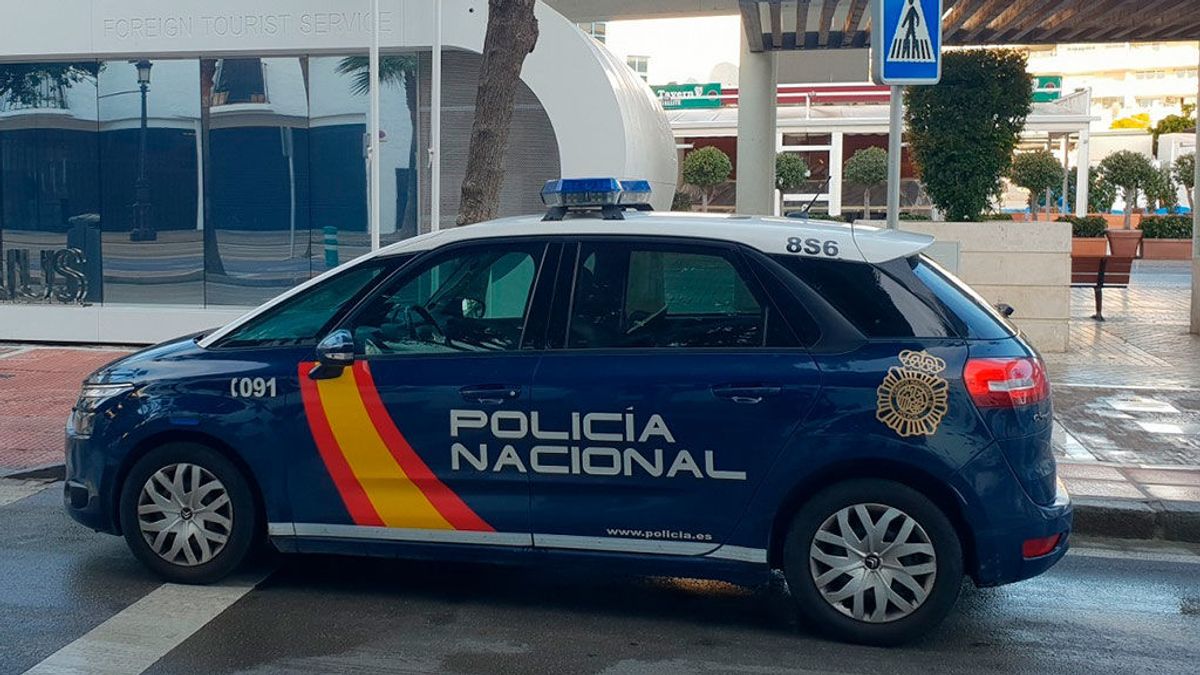 Detenido un anciano que rajaba las ruedas de vehículos en Linares para que los dueños alquilasen su garaje Detenido un anciano que rajaba las ruedas de vehículos en Linares para que los dueños alquilasen su garaje