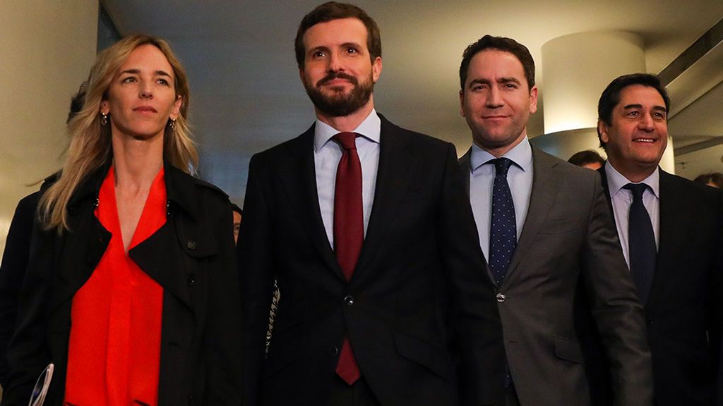 Casado acusa a Sánchez de "rendir pleitesía" a un presidente "inhabilitado" como Torra Casado acusa a Sánchez de "rendir pleitesía" a un presidente "inhabilitado" como Torra