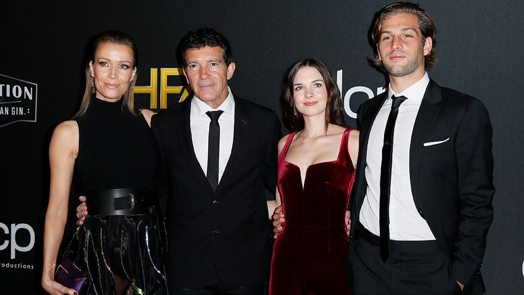 1.500 dólares le ha costado a Antonio Banderas llevar a su hija y al novio de esta a los Óscar 1.500 dólares le ha costado a Antonio Banderas llevar a su hija y al novio de esta a los Óscar