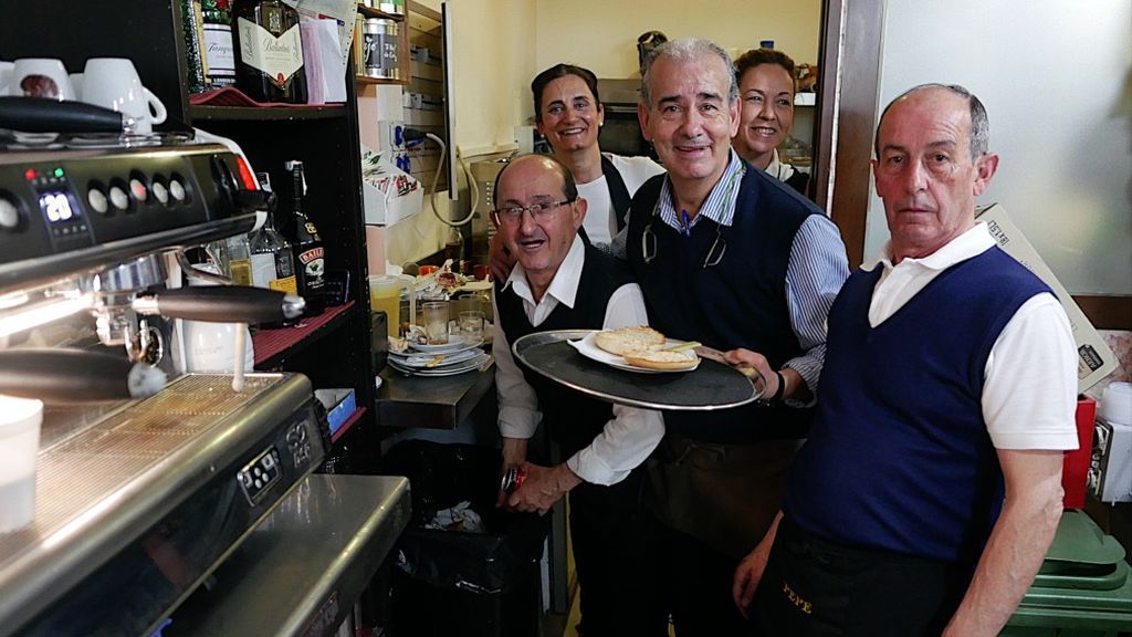 La plantilla de la cafetería "La Guinda"