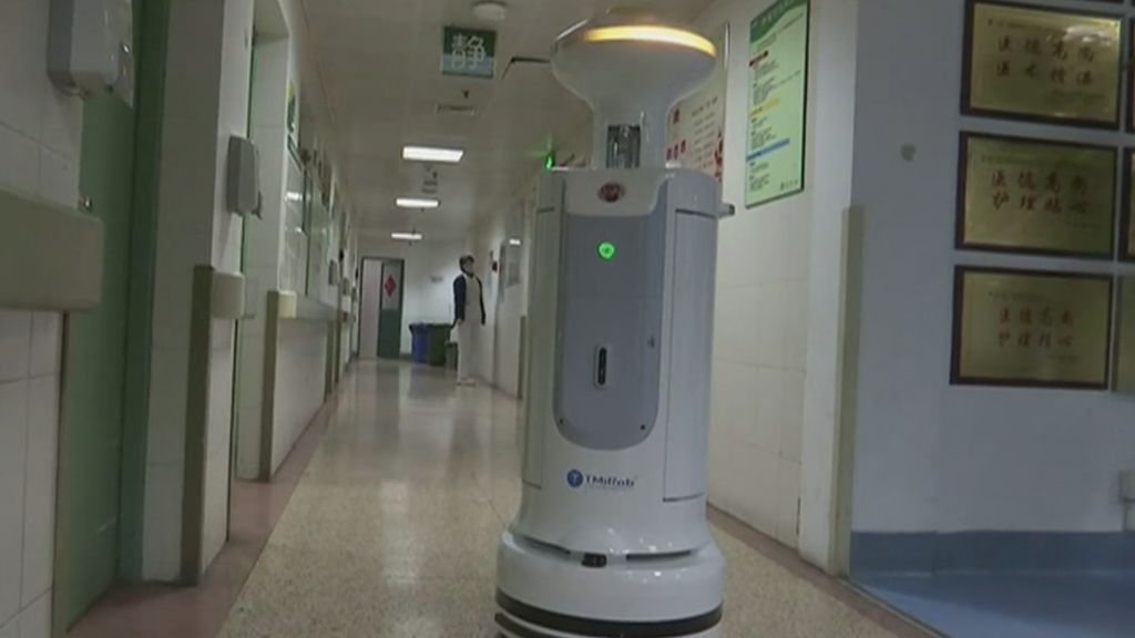 China utiliza robots para desinfectar los hospitales en plena lucha contra el coronavirus