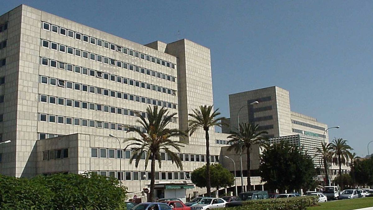 Hospitalizada en estado grave una niña de tres años tras caer desde la grada de un polideportivo en Málaga