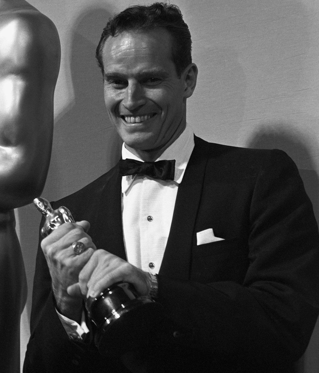 A los Oscar, con esmoquin