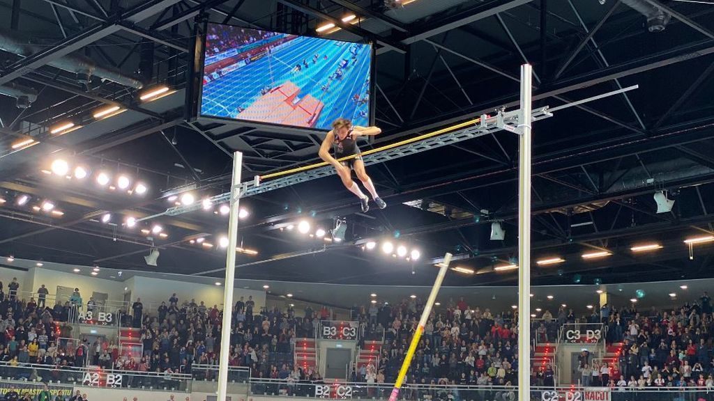 Armand Duplantis rompe el récord mundial de salto de pértiga de todos los tiempos con 6.17 metros Armand Duplantis rompe el récord mundial de salto de pértiga de todos los tiempos con 6.17 metros