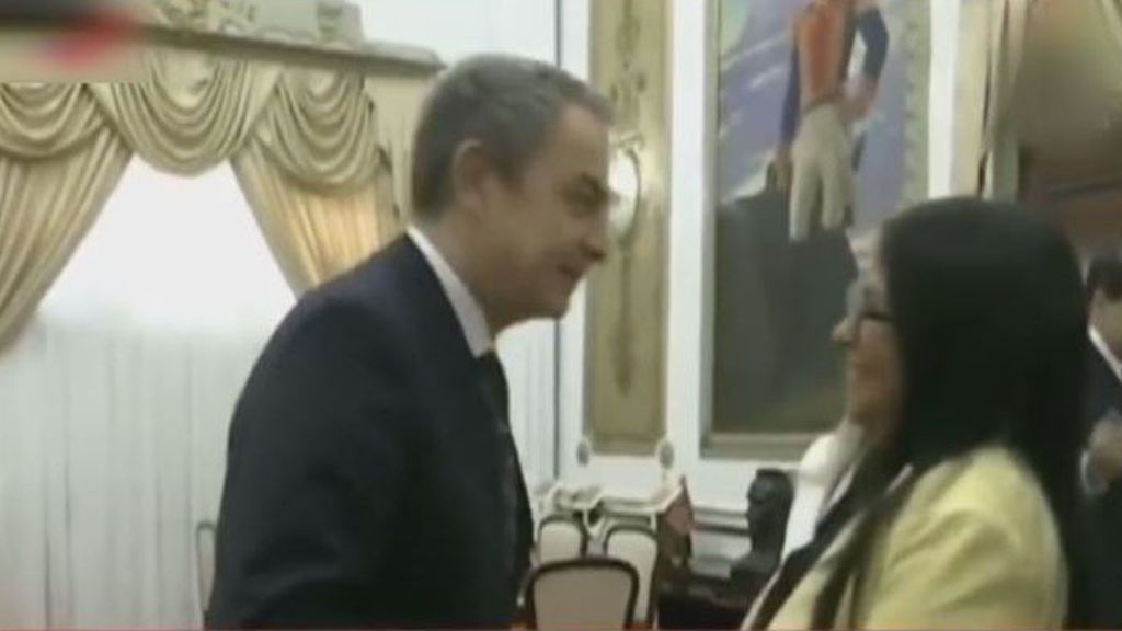 El Gobierno se distancia de Zapatero y califica su encuentro con Delcy Rodríguez al ámbito "personal" El Gobierno se distancia de Zapatero y califica su encuentro con Delcy Rodríguez al ámbito "personal"