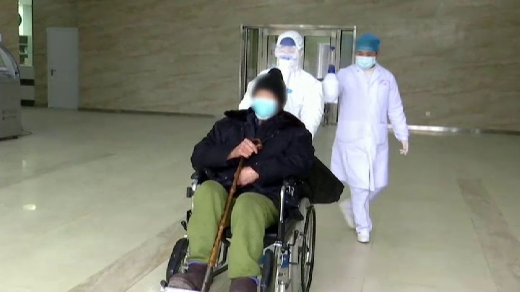 Dan de alta en China a un anciano de 91 años tras superar el coronavirus de Wuhan