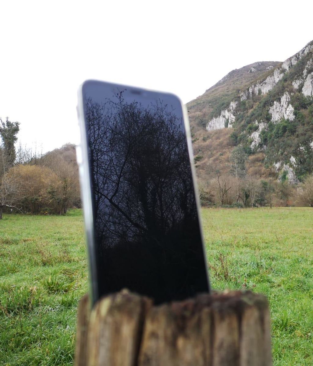 La pista del séptimo concursante oficial de 'Supervivientes 2020': un móvil en el campo