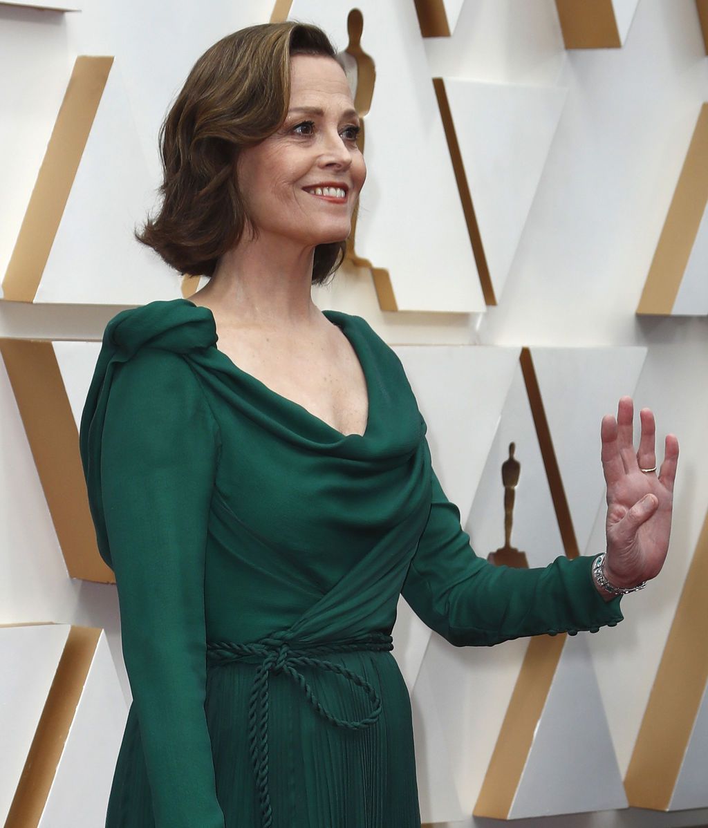 Sigourney Weaver posa en la alfombra roja de los Premios Óscar 2020