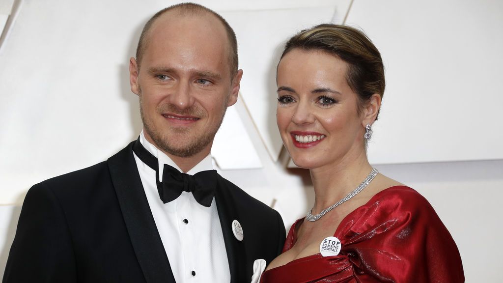 Edward Watts y Olivia Scarlett-Watts posan en la alfombra roja de los Premios Óscar 2020, en imágenes