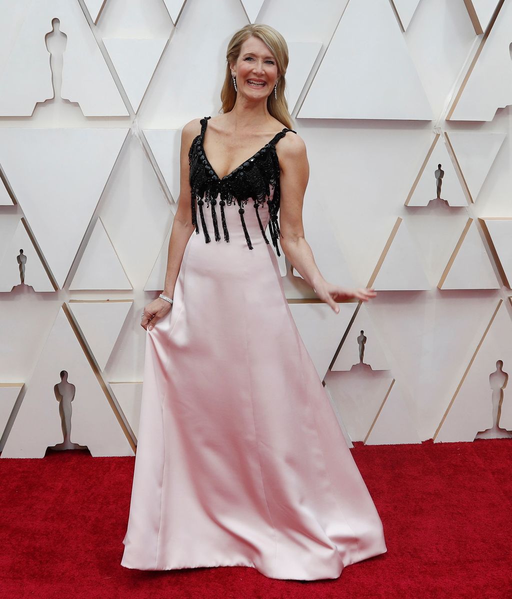 Laura Dern posa en la alfombra roja de los Premios Óscar 2020