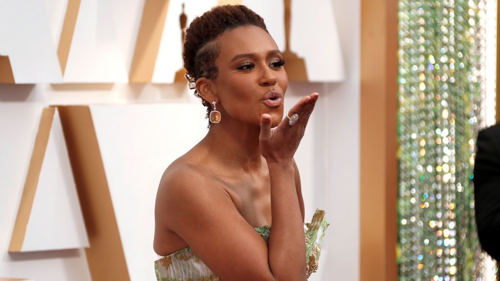 Ryan Michelle Bathe  posa en la alfombra roja de los Premios Óscar 2020