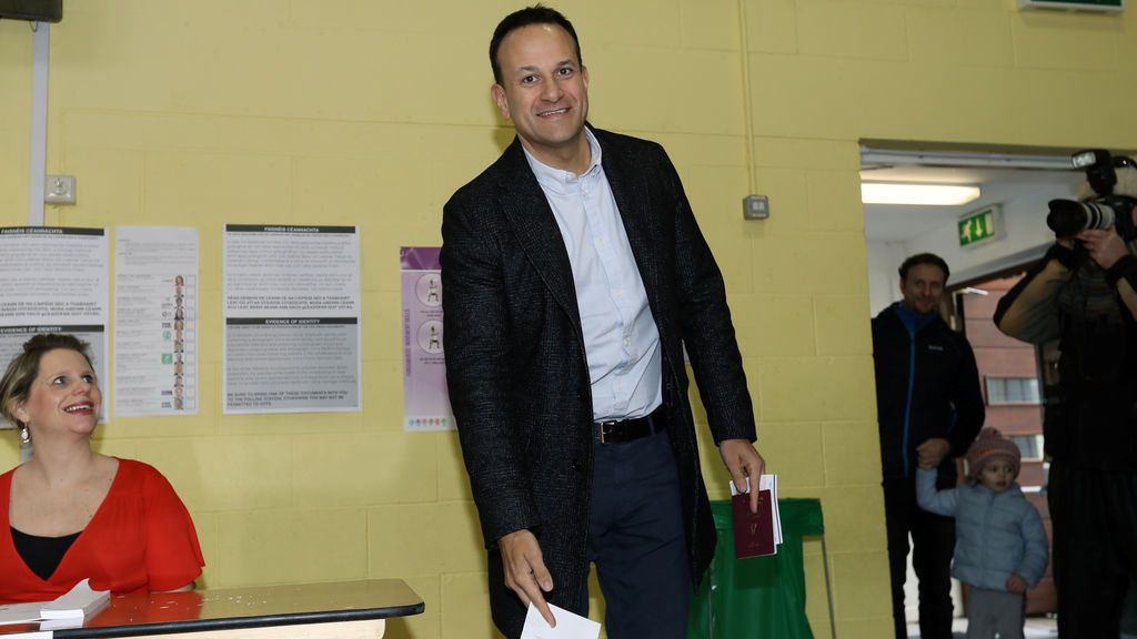 La elecciones en Irlanda dejan un empate "a tres" en las encuestas a pie de urna La elecciones en Irlanda dejan un empate "a tres" en las encuestas a pie de urna