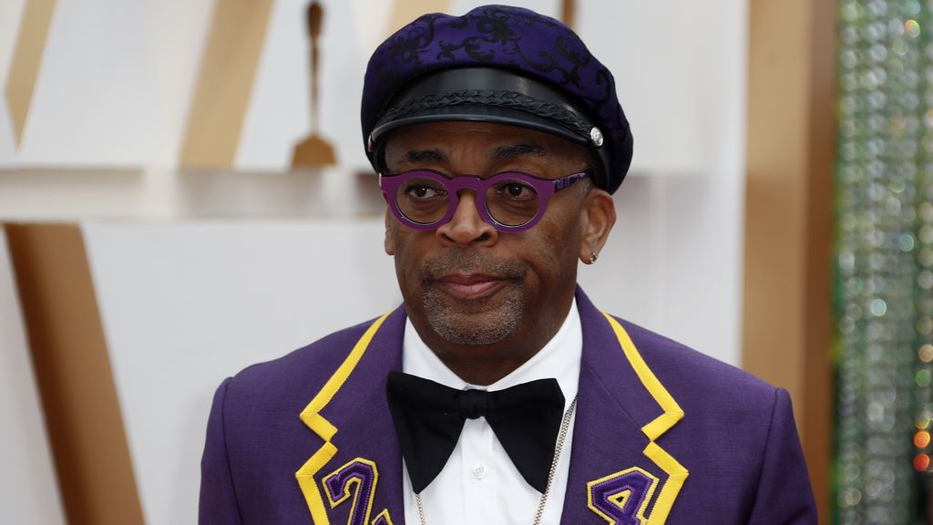 Spike Lee posa en la alfombra roja de los Premios Óscar 2020