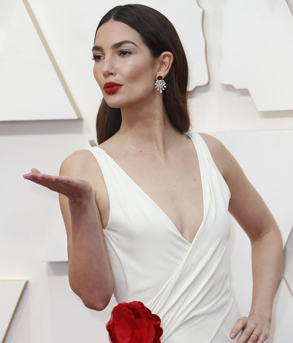 Lily Aldridge posa en la alfombra roja de los Premios Óscar 2020, en imágenes