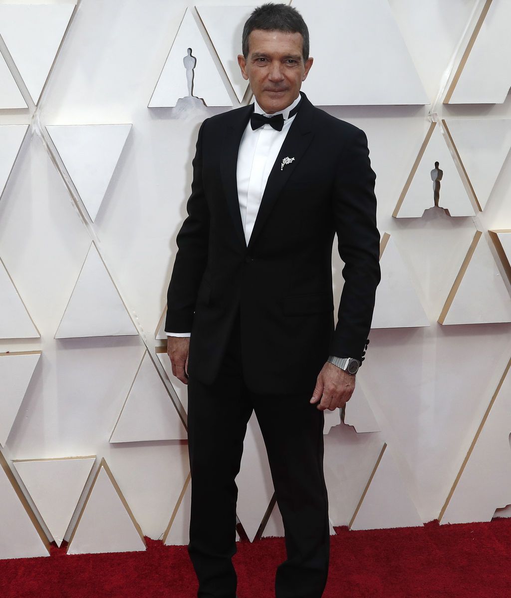 Antonio Banderas posa en la alfombra roja de los Premios Óscar 2020