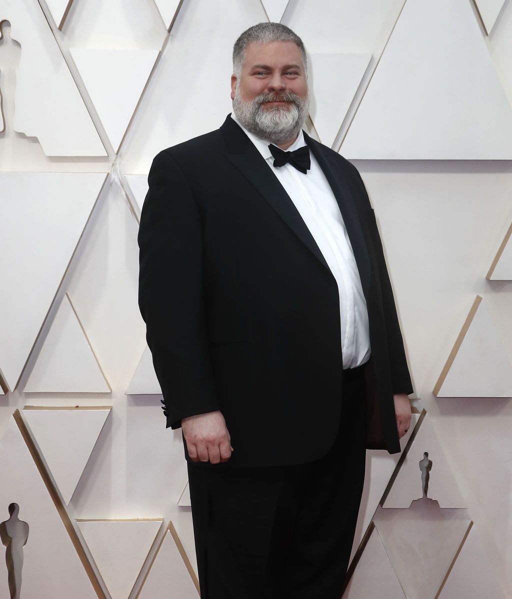 Dean DeBlois posa en la alfombra roja de los Premios Óscar 2020