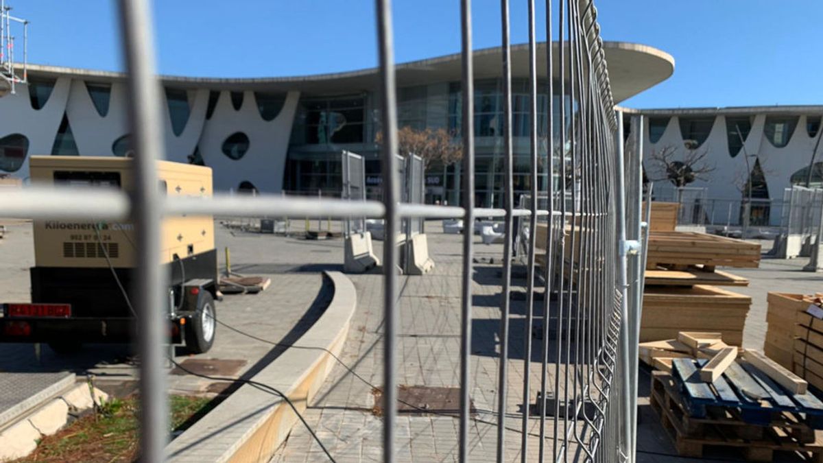 Espantada en el MWC mientras la Generalitat lo mantiene en marcha Espantada en el MWC mientras la Generalitat lo mantiene en marcha