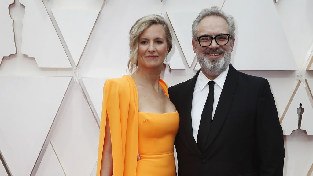 Sam Mendes y Alison Balsom posan en la alfombra roja de los Premios Óscar 2020