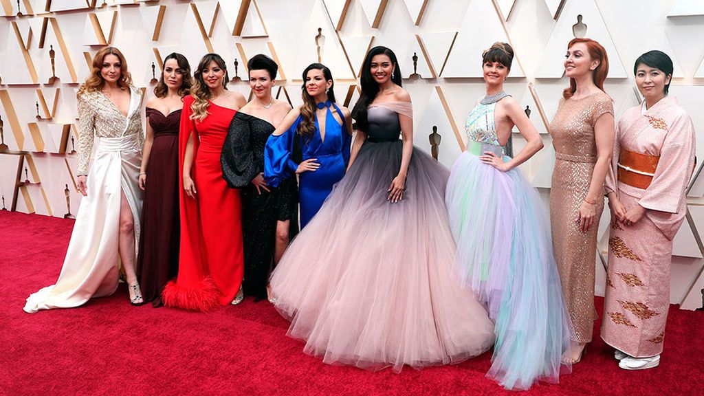 Gisela posa junto a las otras ocho intérpretes de Frozen