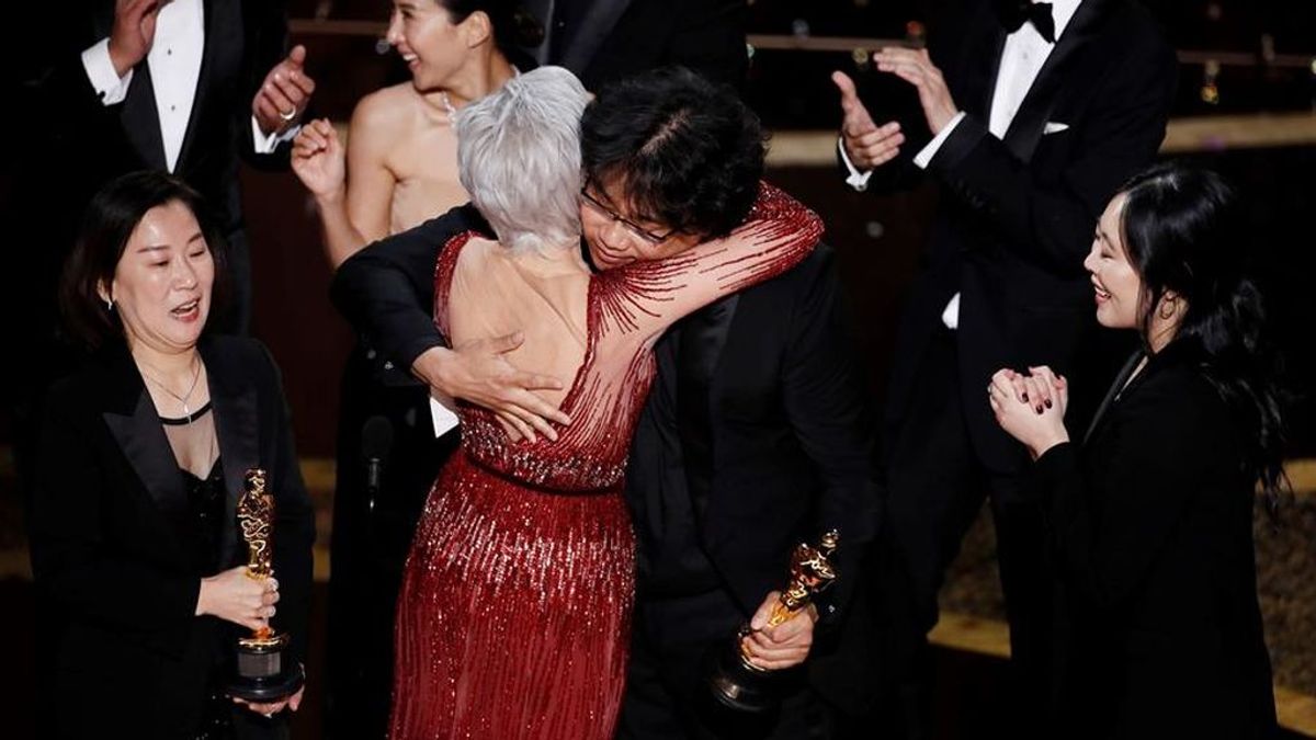 El abrazo de Jane Fonda y Bong Joon Ho