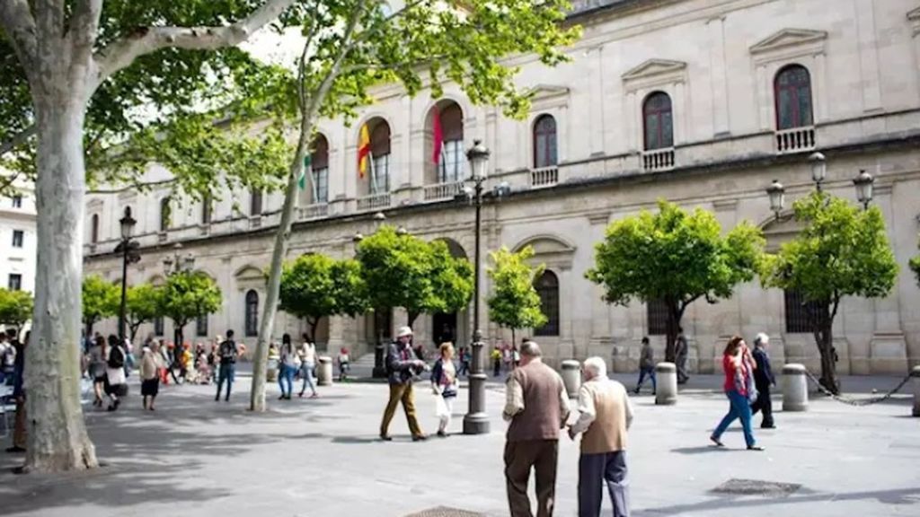 Los niños de Las 3.000 viviendas de Sevilla plantean pedirle al Ayuntamiento que abra la biblioteca los sábados