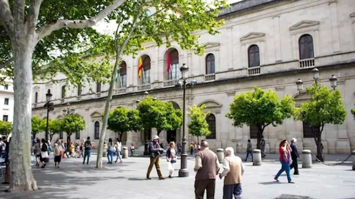 Los niños de Las 3.000 viviendas de Sevilla plantean pedirle al Ayuntamiento que abran la biblioteca los sábados Los niños de Las 3.000 viviendas de Sevilla plantean pedirle al Ayuntamiento que abran la biblioteca los sábados