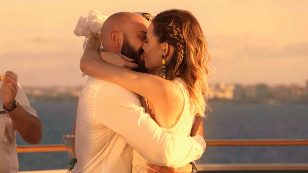 Miguel Ángel y María se dan el "Sí, quiero" en 'First dates Crucero': "Yo no creía en el matrimonio hasta que le conocí"