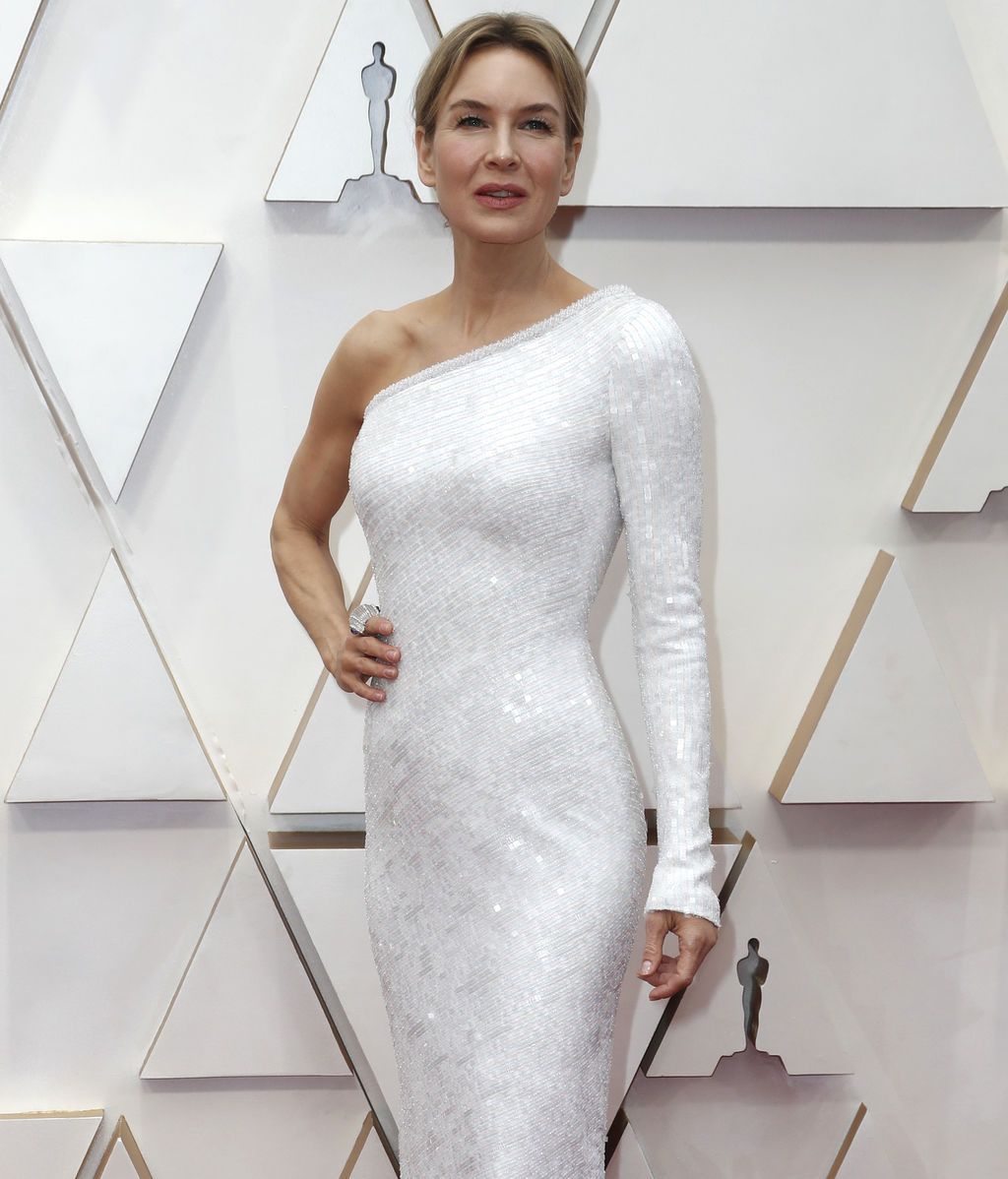 Renee Zellweger posa en la alfombra roja de los Premios Óscar 2020