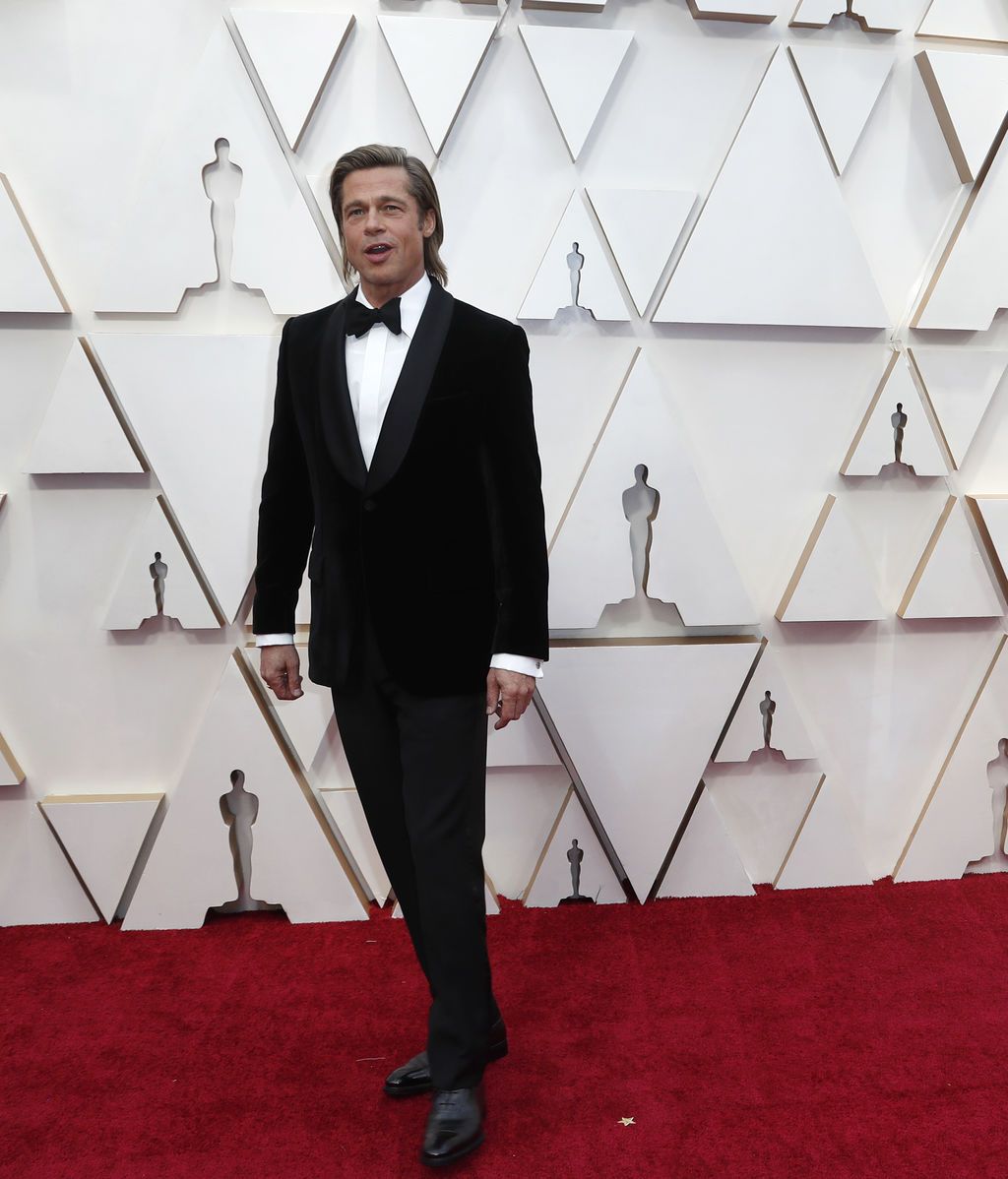 Brad Pitt posa en la alfombra roja de los Premios Óscar 2020