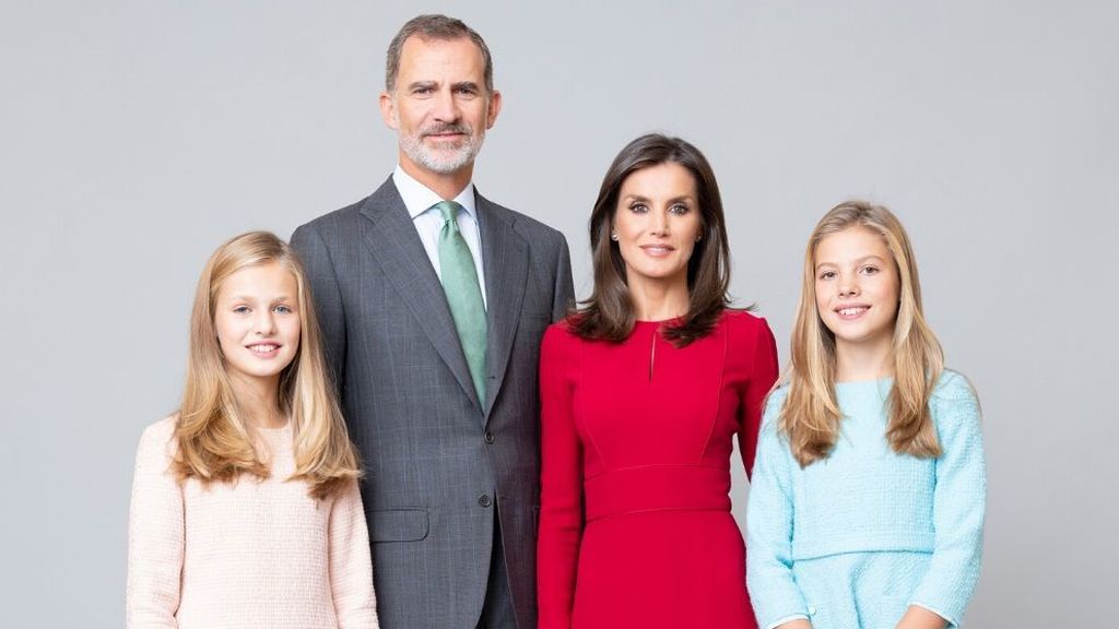 La Casa Real renueva los retratos de los reyes Felipe y Letizia y sus hijas Leonor y Sofía