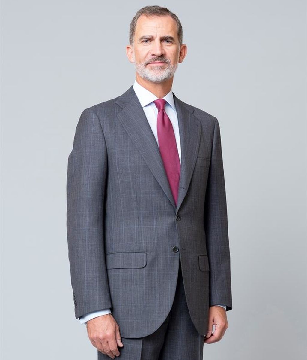 Fotografías oficiales de Sus Majestades los Reyes y Sus Altezas Reales la Princesa de Asturias y la Infanta Doña Sofía