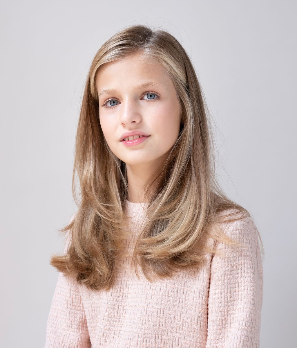 Fotografías oficiales de Sus Majestades los Reyes y Sus Altezas Reales la Princesa de Asturias y la Infanta Doña Sofía