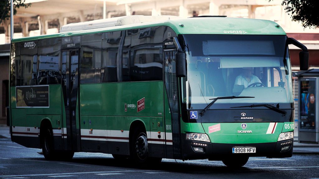 Denuncian al conductor de un autobús por escupir e insultar a una pasajera con movilidad reducida Denuncian al conductor de un autobús por escupir e insultar a una pasajera con movilidad reducida