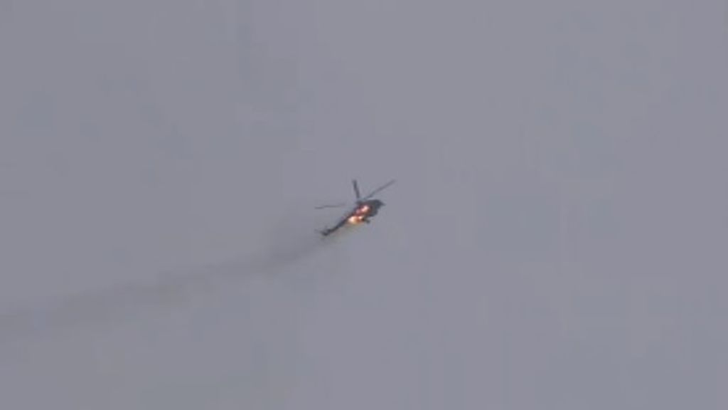 Las imágenes impactantes del helicóptero en llamas que los rebeldes sirios han derribado