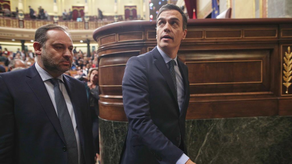 En directo: la oposición carga contra Ábalos en la primera sesión de control al Gobierno de coalición En directo: la oposición carga contra Ábalos en la primera sesión de control al Gobierno de coalición