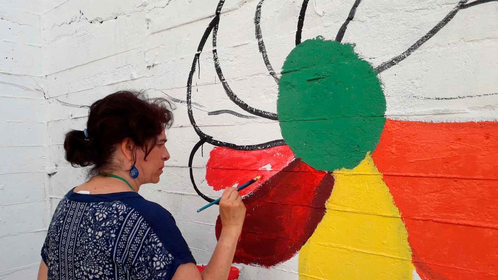 Virginia pintando