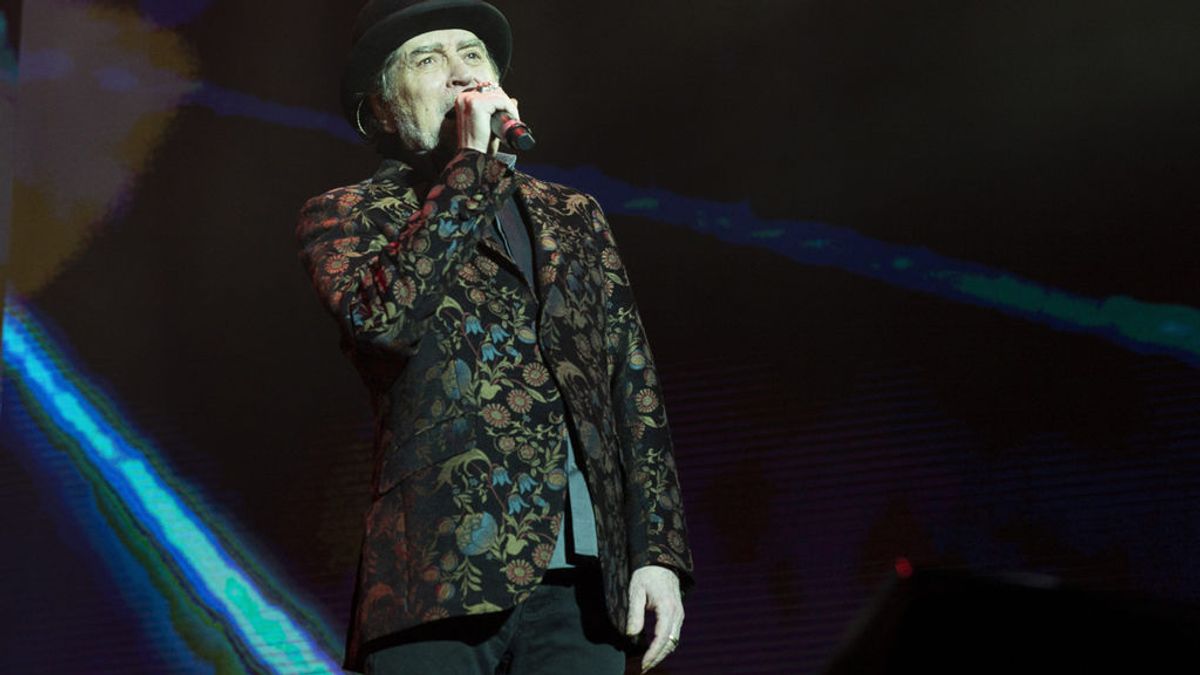 Joaquín Sabina se cae en el escenario en pleno concierto el día de sus cumpleaños