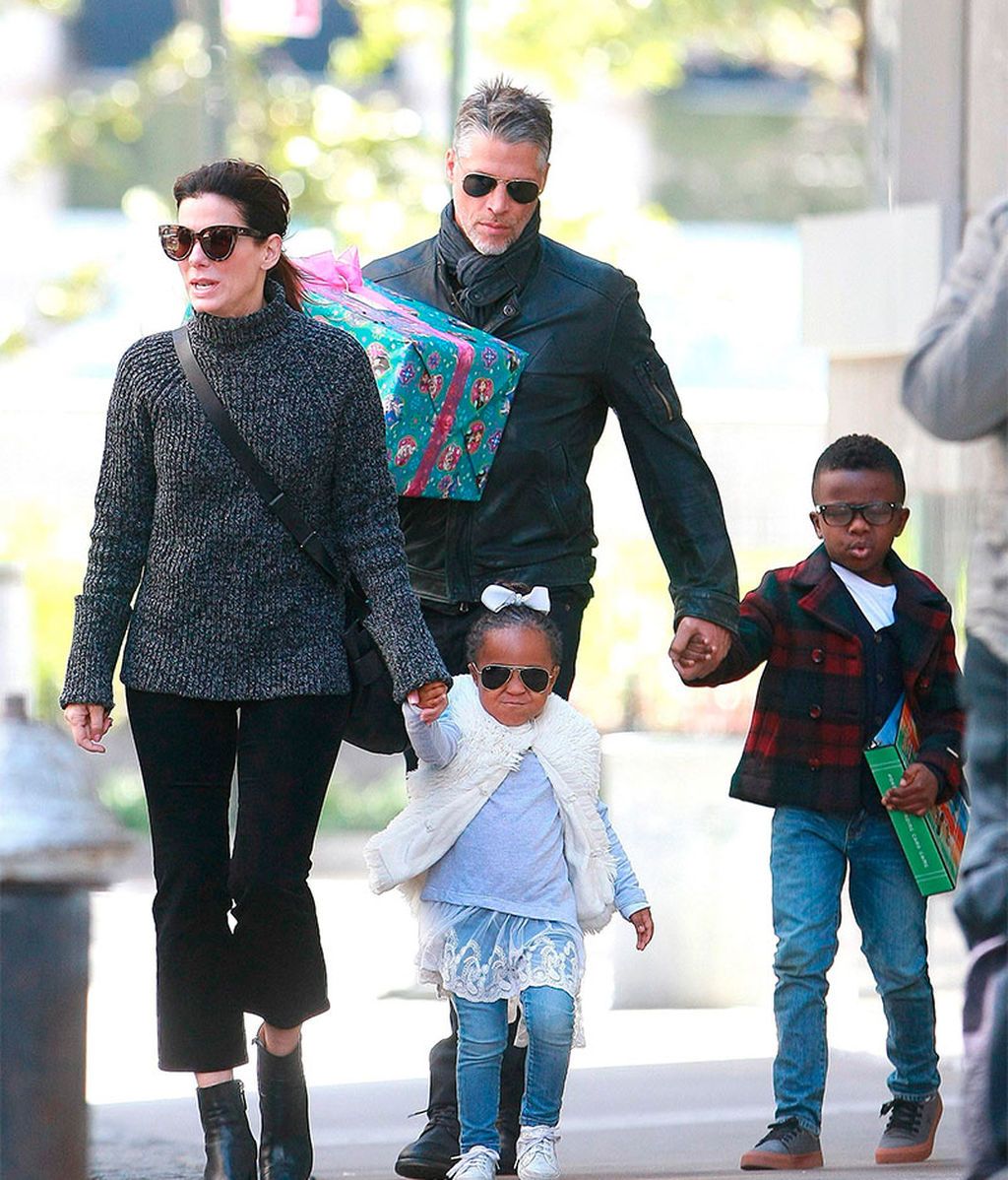 20200212-sandrabullock-bryanrandall-cordonpress-retocada