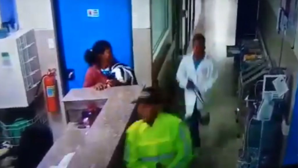 Dos sicarios irrumpen en un hospital de Ecuador y matan a un preso
