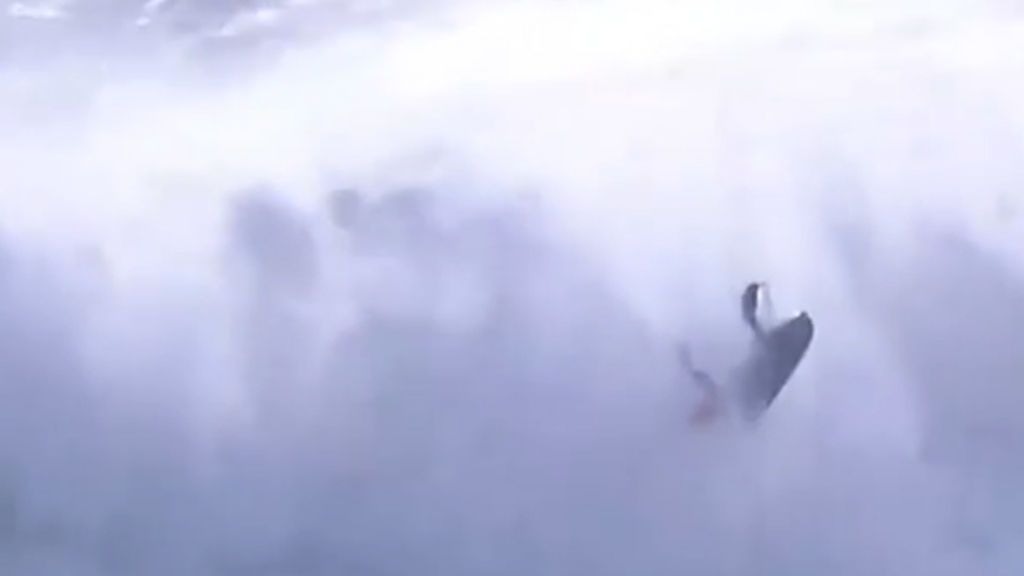 Terrorífico accidente del surfista Alex Botelho arrastrado por una ola gigante en Nazaré