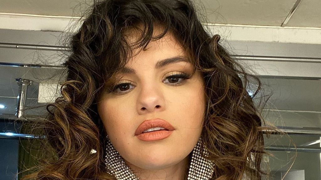 Selena Gómez se suma a la última tendencia capilar: Todos los trucos para lucir una melena ‘Curly bob’