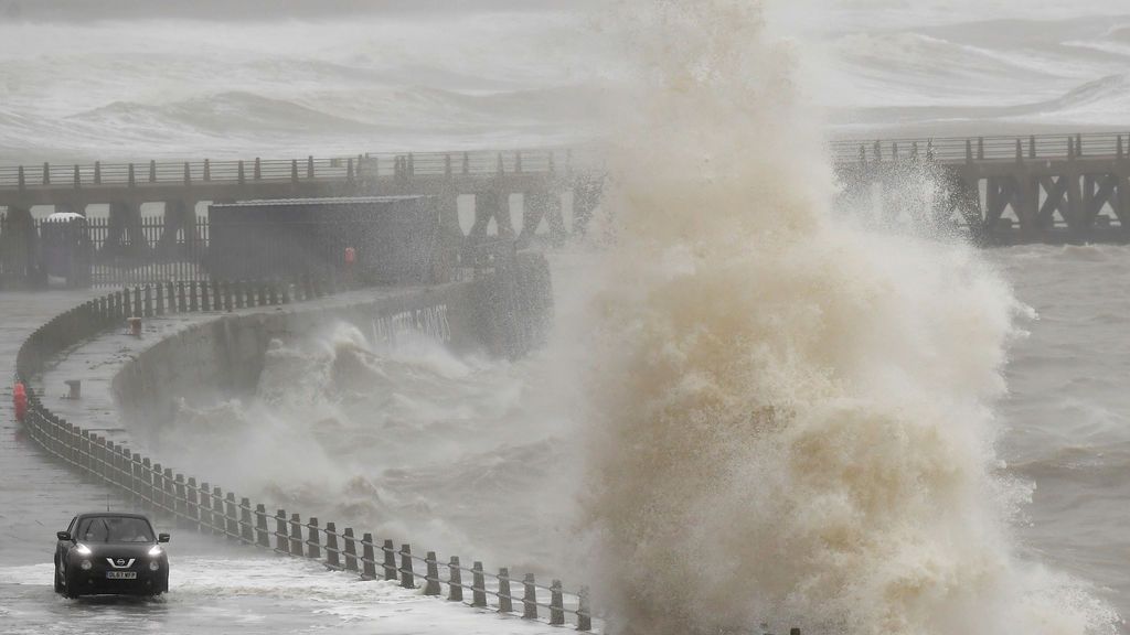 La borrasca Dennis le tomará el relevo a Inés: olas de hasta 20 metros en el Atlántico