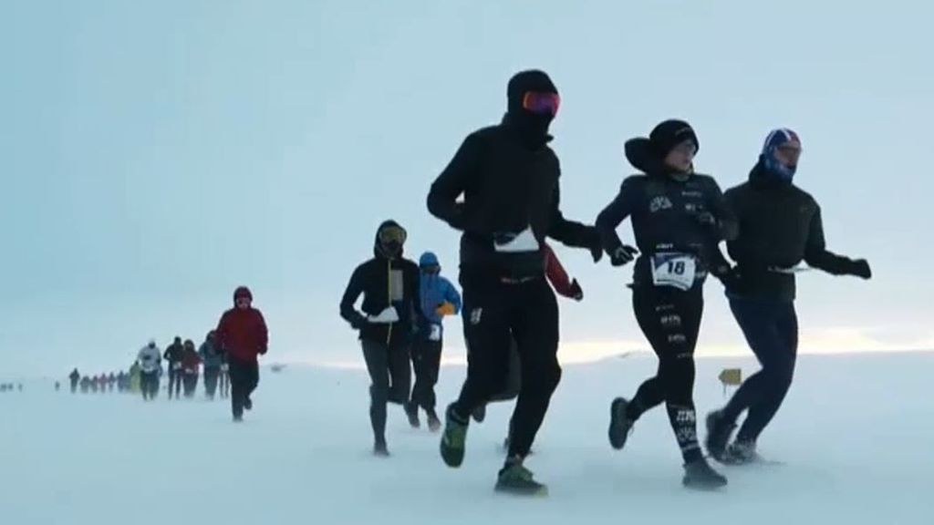 El maratón más curioso del mundo: 40.000 euros por correr por la nieve y la playa