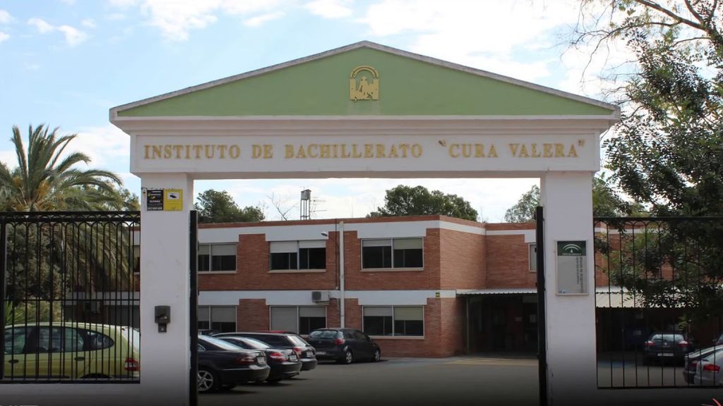 La polémica "felación" en un instituto de Almería: "En otro centro, me han felicitado por este taller de educación sexual" La polémica "felación" en un instituto de Almería: "En otro centro, me han felicitado por este taller de educación sexual"