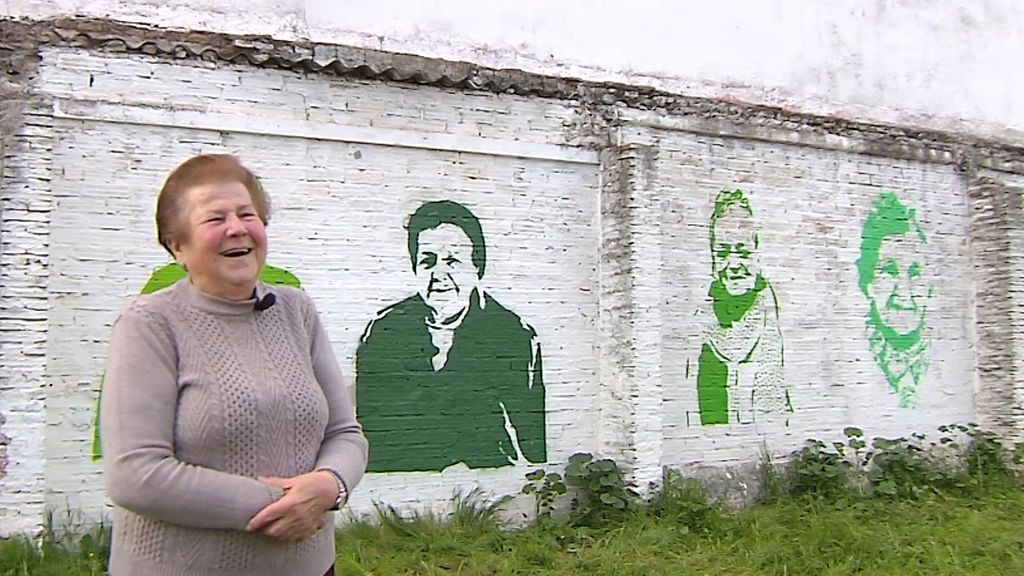 El arte urbano homenajea a las abuelas de Torreblanca, uno de los barrios más pobres de España