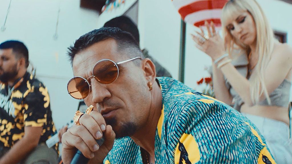 'Chico perfecto' by Los Lolos, el videoclip oficial de 'Operación Camarón'