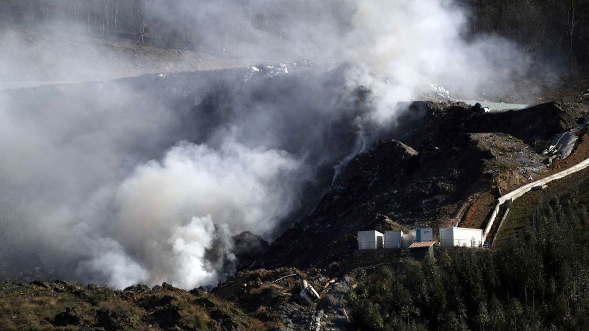 Alerta del Gobierno vasco por la contaminación del aire tras el incendio en Zaldibar: aconsejan aplazar el Eibar-Real Sociedad