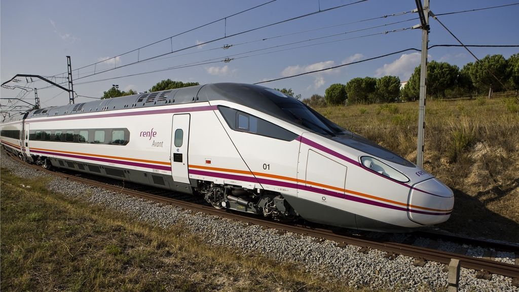 Ocho trenes diarios unirán desde mañana Sevilla y Granada reduciendo en hora y media el actual tiempo de viaje Ocho trenes diarios unirán desde mañana Sevilla y Granada reduciendo en hora y media el actual tiempo de viaje